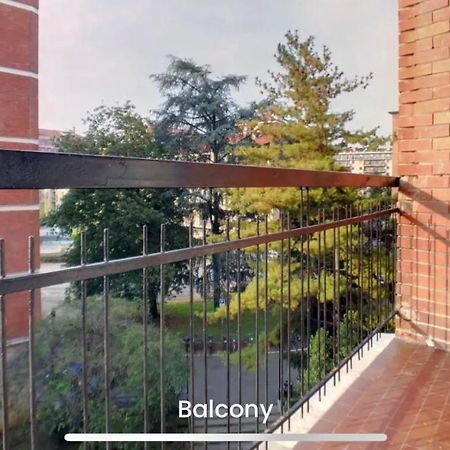 Metro Famagosta - Luminoso Appartamento Con Balcone Free Wifi & Parking มิลาน ภายนอก รูปภาพ