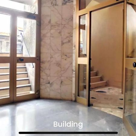 Metro Famagosta - Luminoso Appartamento Con Balcone Free Wifi & Parking มิลาน ภายนอก รูปภาพ