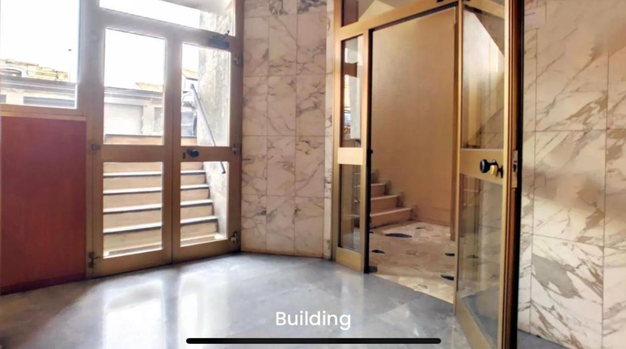 Metro Famagosta - Luminoso Appartamento Con Balcone Free Wifi & Parking มิลาน ภายนอก รูปภาพ